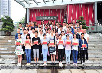 8年，800多名學生，800多個夢想，中天陜西助學圓你求學夢！