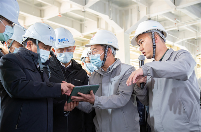 中國民航局黨組書記、局長(zhǎng)馮正霖一行到中天鄂州花湖機(jī)場(chǎng)轉(zhuǎn)運(yùn)中心主樓項(xiàng)目參觀考察