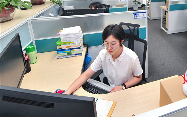 16702903578878373NiM.jpg 李潔 工作照.jpg