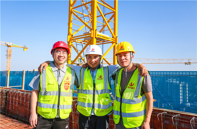 1687311302880816k271.jpg 趙國(guó)梁和他的同事們.jpg