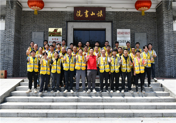 16880193102615690gcD.jpg 3項(xiàng)目團(tuán)隊(duì)照(你有美顏過的.jpg