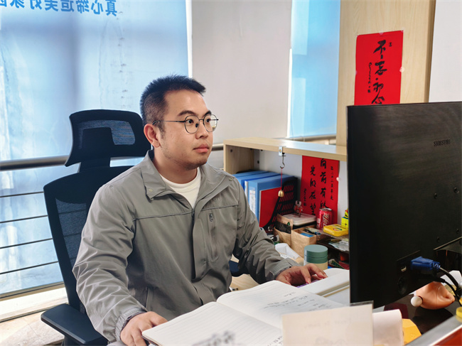 1747805866754265M3b0.jpg 工作照.jpg